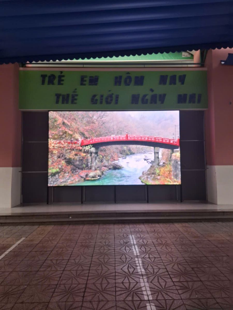 Màn hình led sân khấu trường học