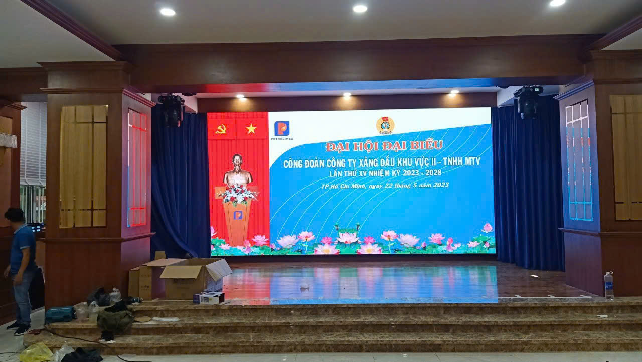 Giá màn hình led hội trường