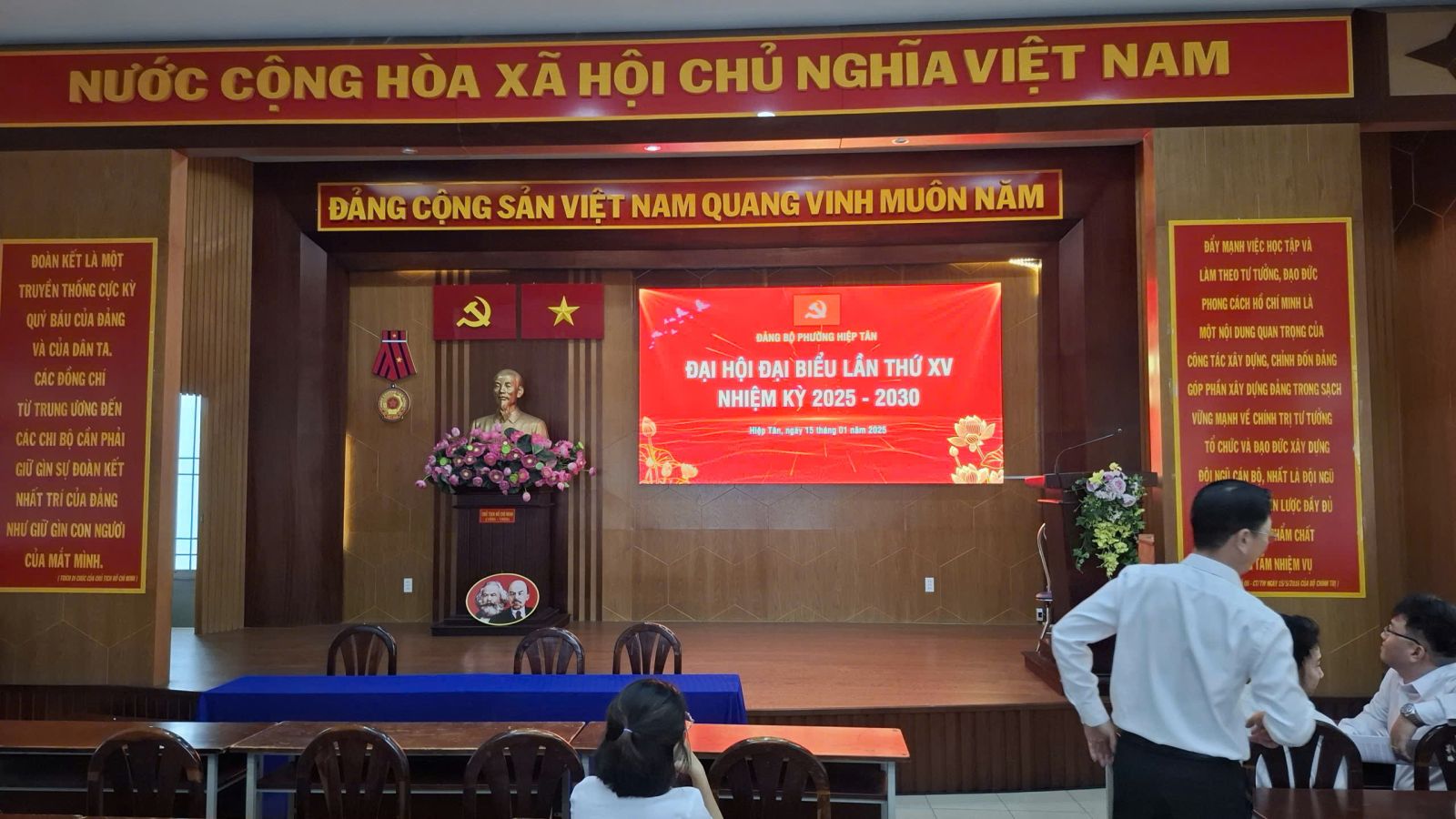 Màn hình led p2 trong nhà tại hội trường ubnd Phường Hiệp Tân