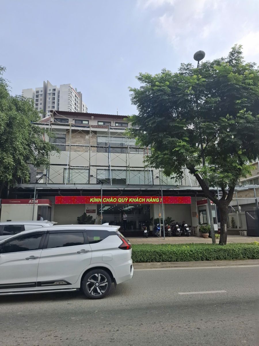 bảng led chạy chữ trước cửa