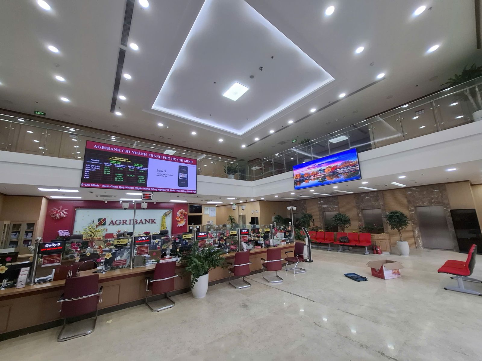 giá màn hình led trong nhà