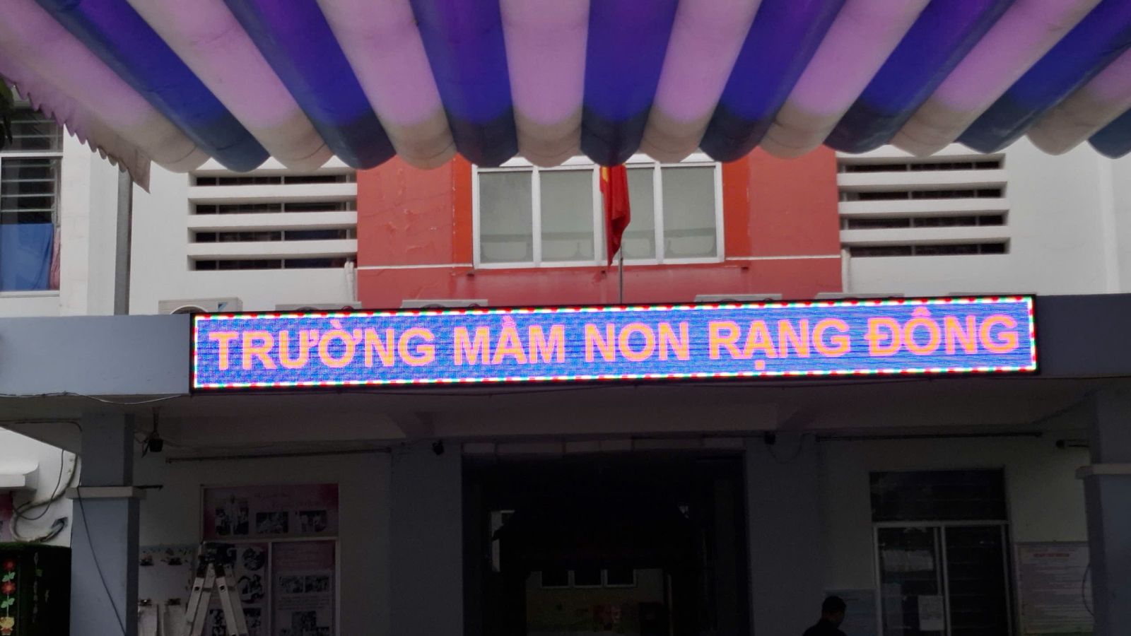 bảng led chạy chữ