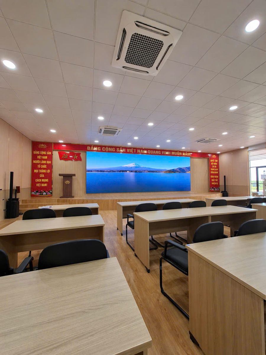 Giá màn hình led trong nhà