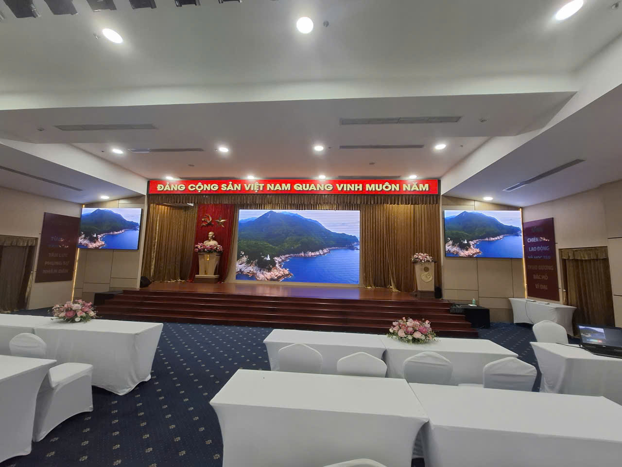 Thi công các loại màn hình hãng Qiangli Trung Quốc