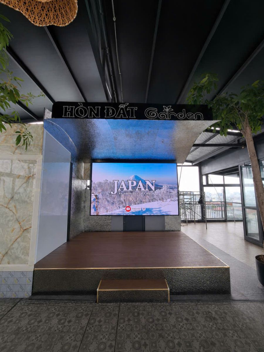 Màn hình led p3 trong nhà hàng